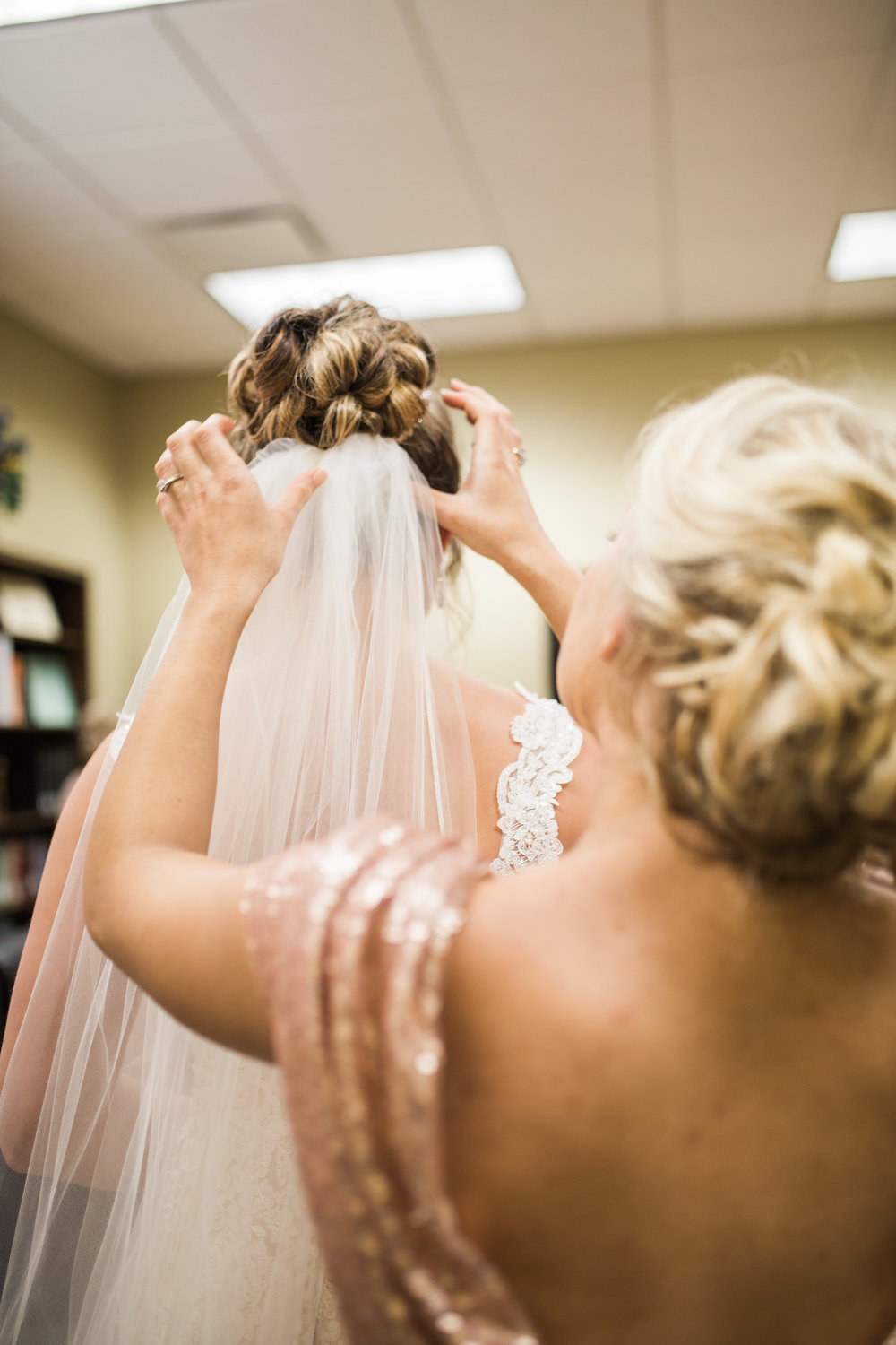 Pinning the Veil by the Maid of Honor