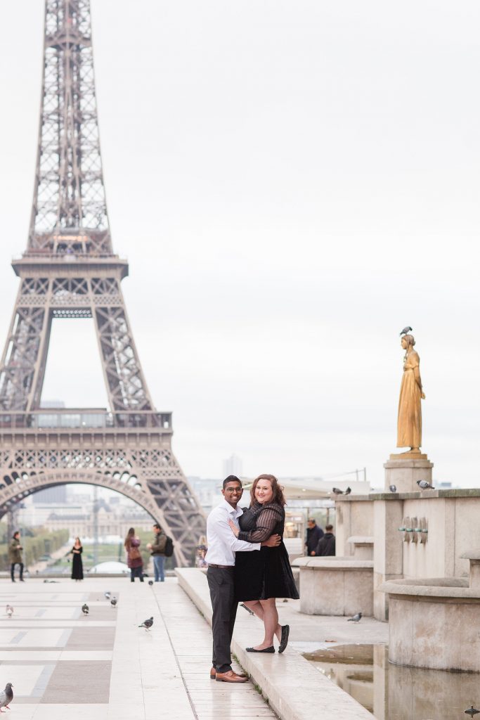 Eiffel-tower-couple