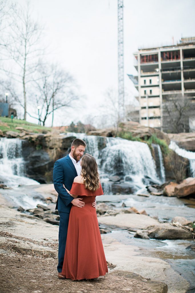 romantic-wedding-photos waterfall 7