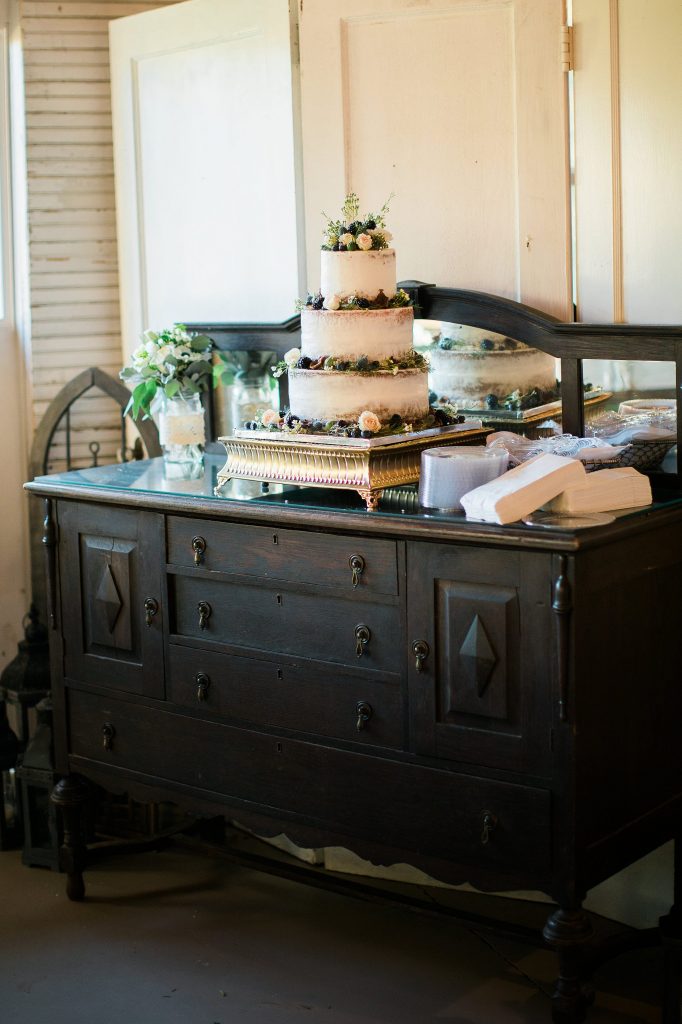 vintage-library-themed-wedding