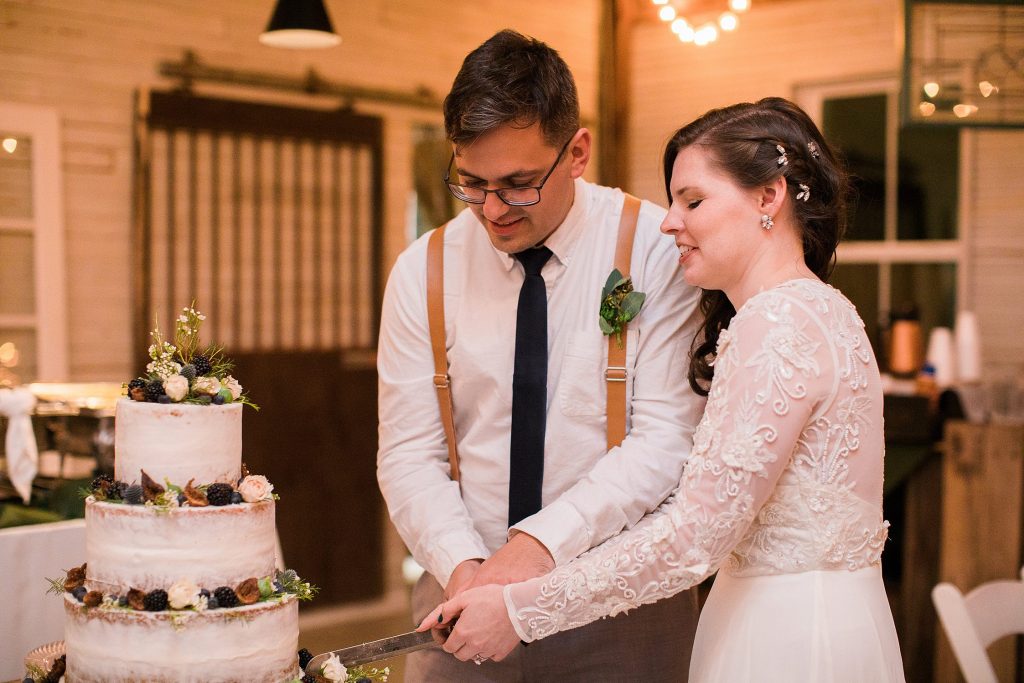 couple-cutting-wedding-cake